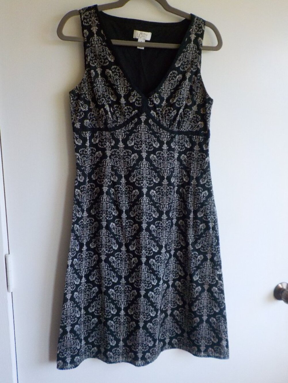 LOFT Dress - Size 6 - Black White Sleeveless V-neck COTTON  (2139)